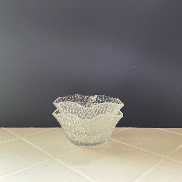 2 little cute glass candy bowls - Picture 2 of 9